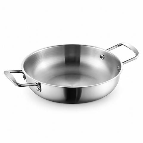 Olla coreana para ramen de acero inoxidable de 26 cm sobre fondo blanco