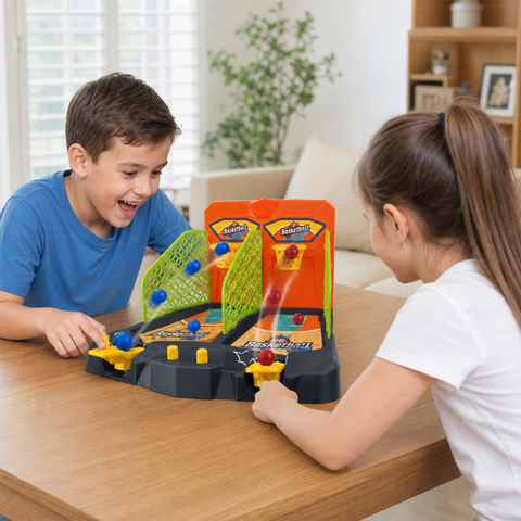 Niños jugando básquetbol de mesa